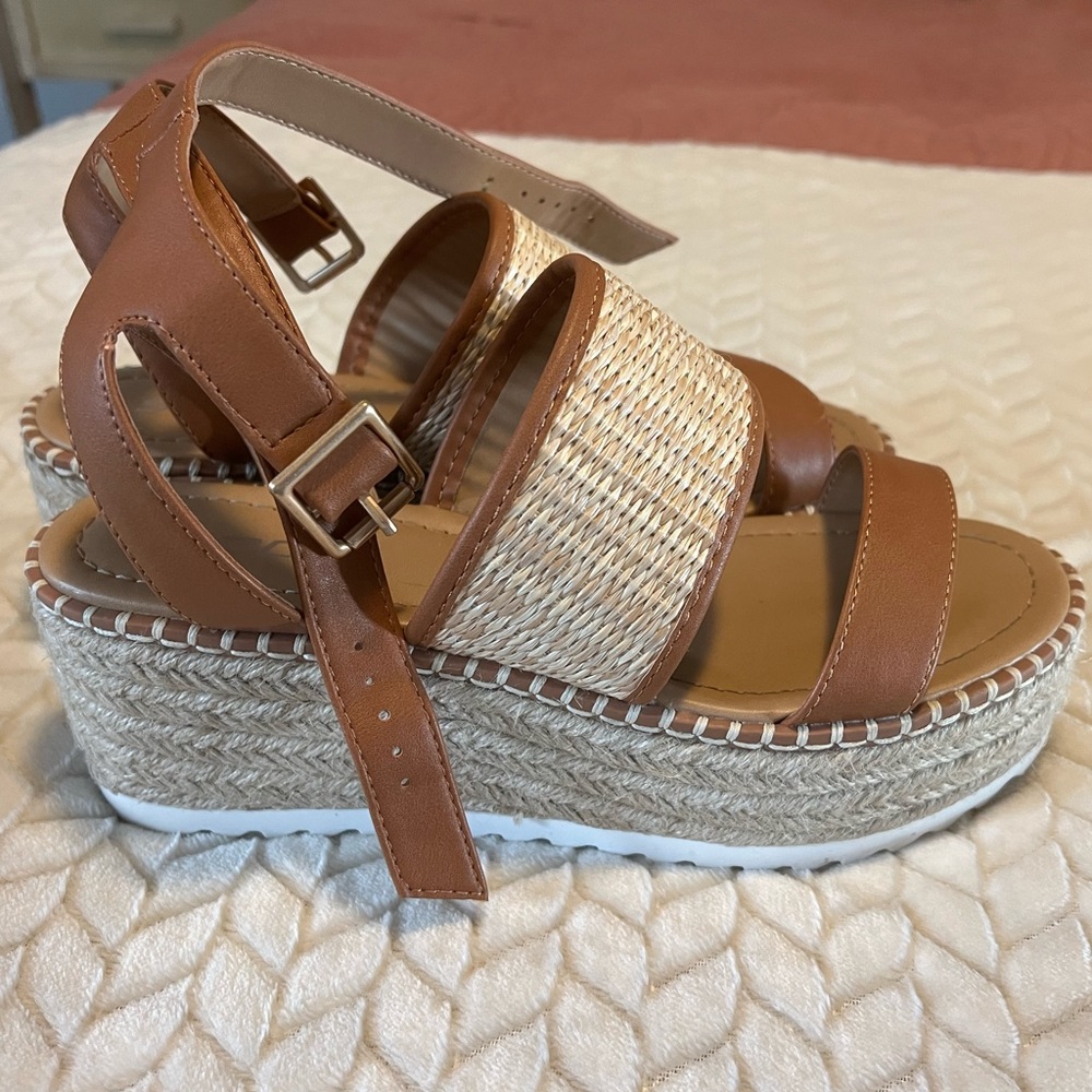 EUC Soda Platform wedge sandals